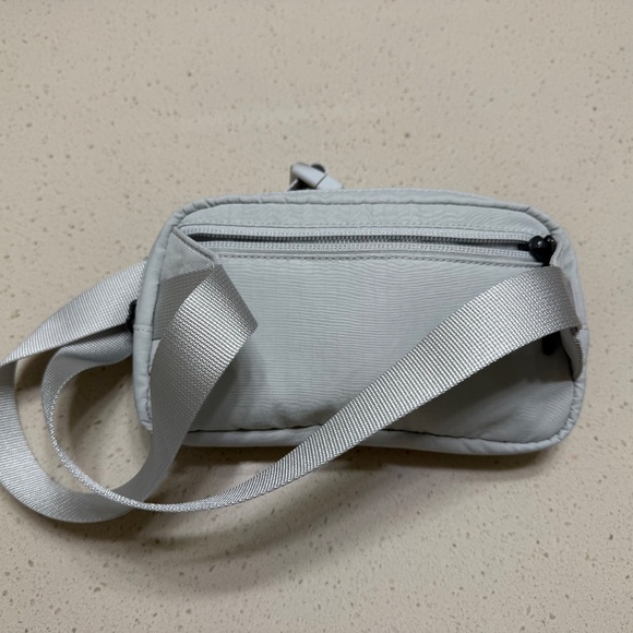 Lululemon belt bag - Like New - Picture 2 of 3